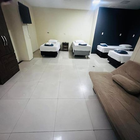 Hotel St. Daniel กัวรูยุส ภายนอก รูปภาพ